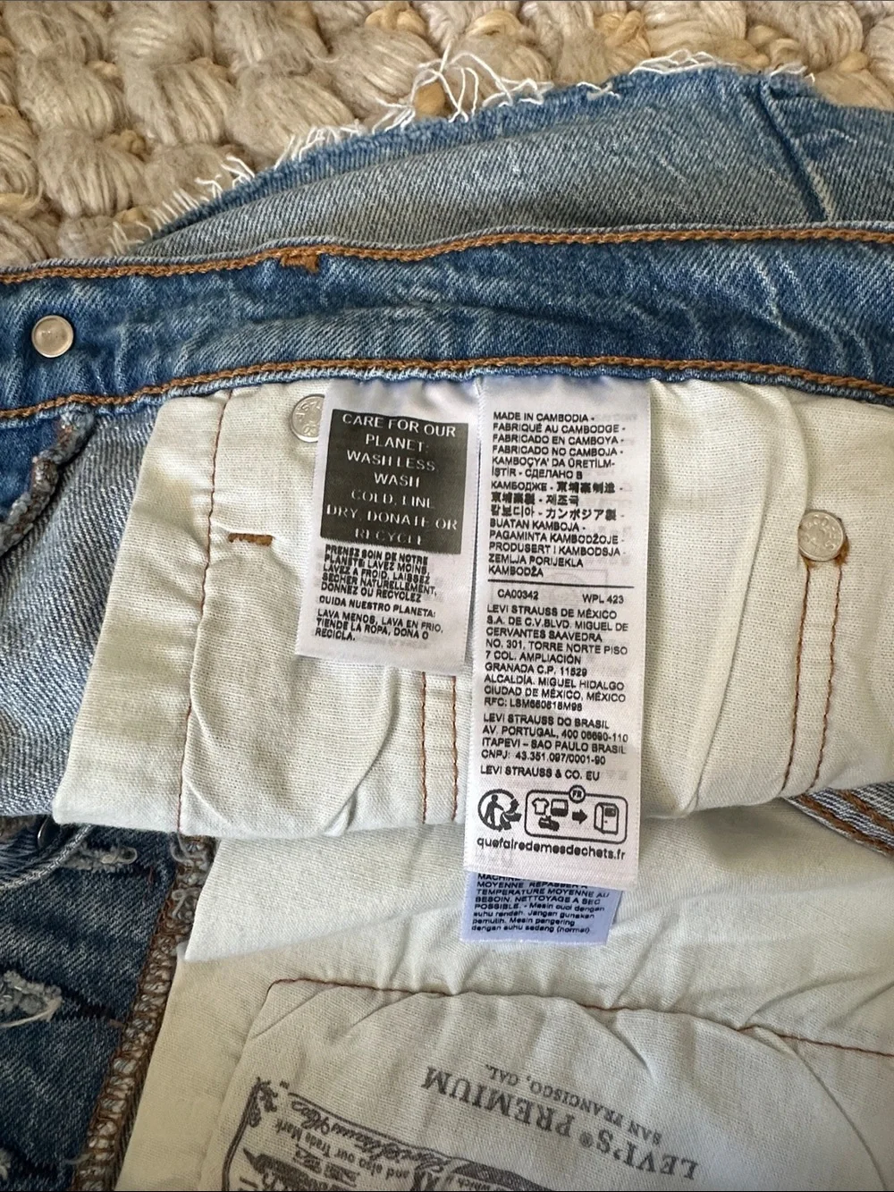 Levi’s cut off high rise denim shorts button fly med/light wash size‎ 27